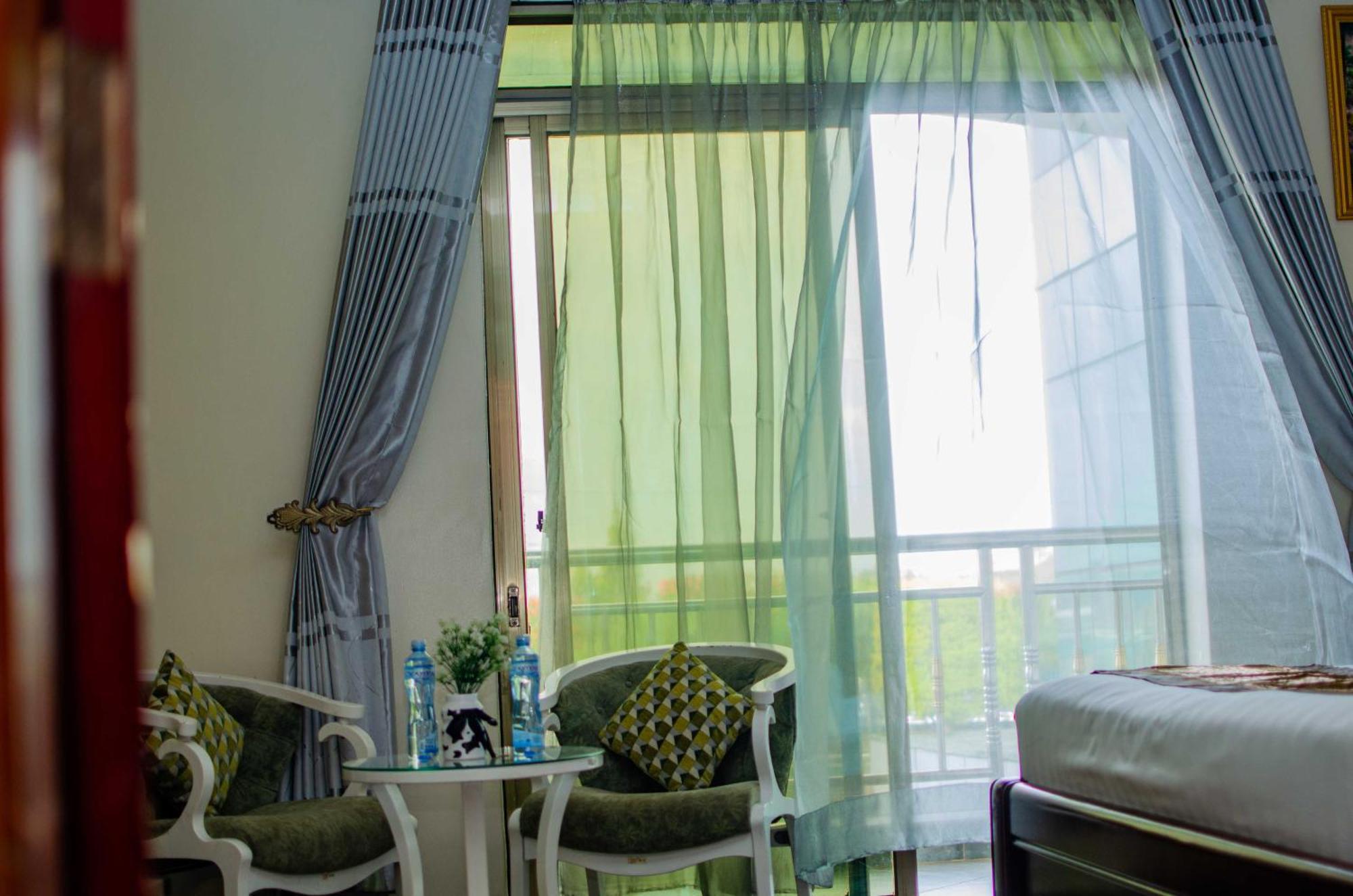 La Grande Hotel Кампала Екстер'єр фото